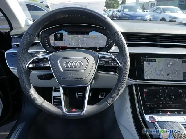 Audi S8 view 9