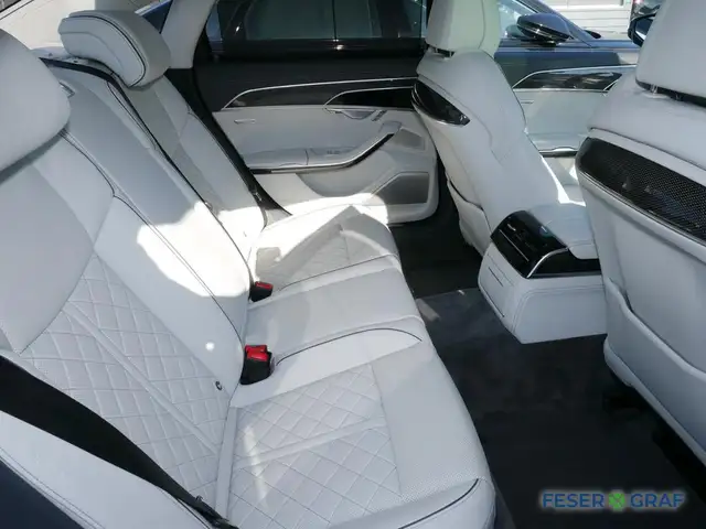 Audi S8 view 6