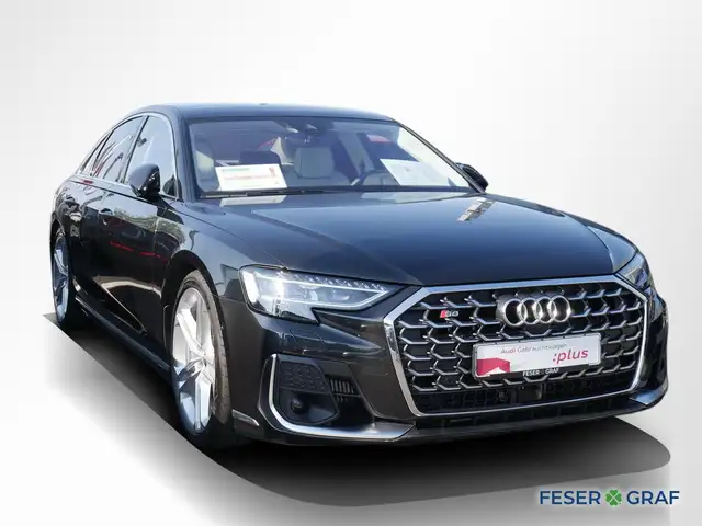 Audi S8 view 2