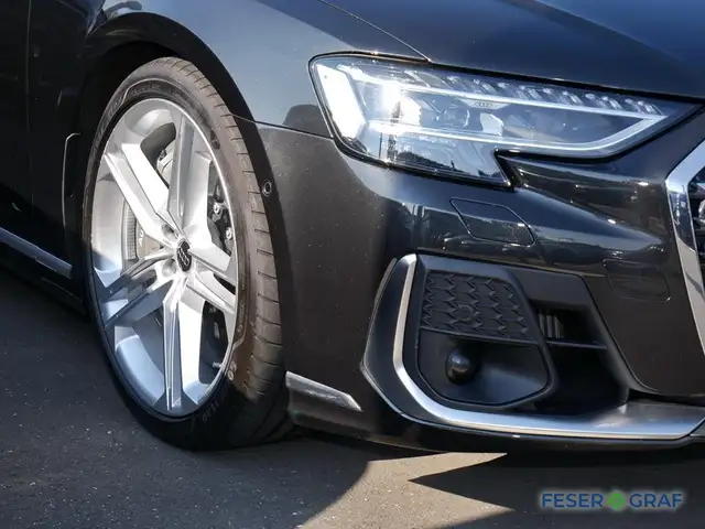 Audi S8 view 13