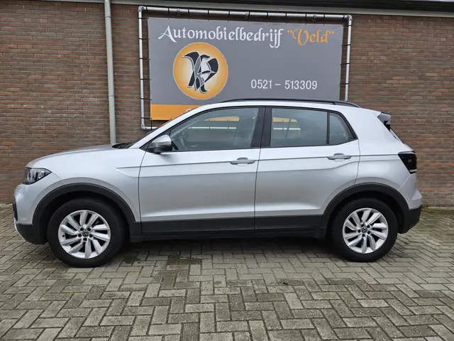 Volkswagen T-Cross view 3