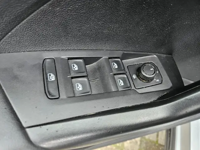 Volkswagen T-Cross view 6