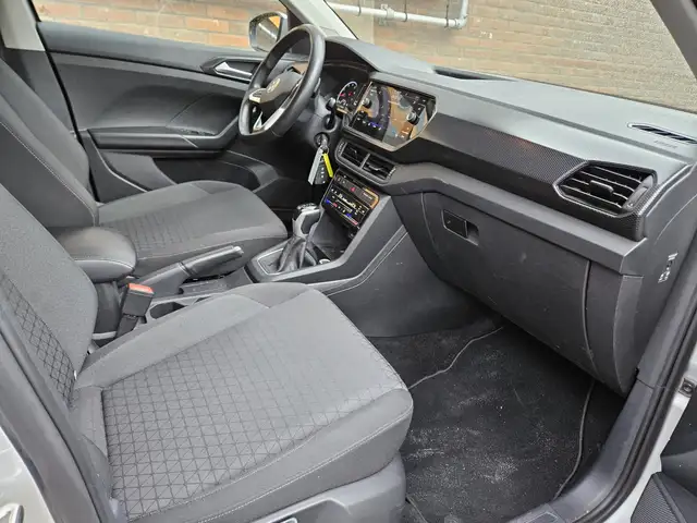 Volkswagen T-Cross view 27