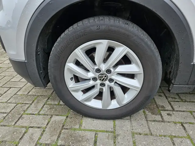 Volkswagen T-Cross view 4