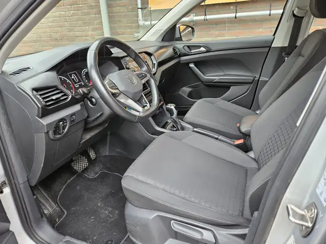 Volkswagen T-Cross view 5