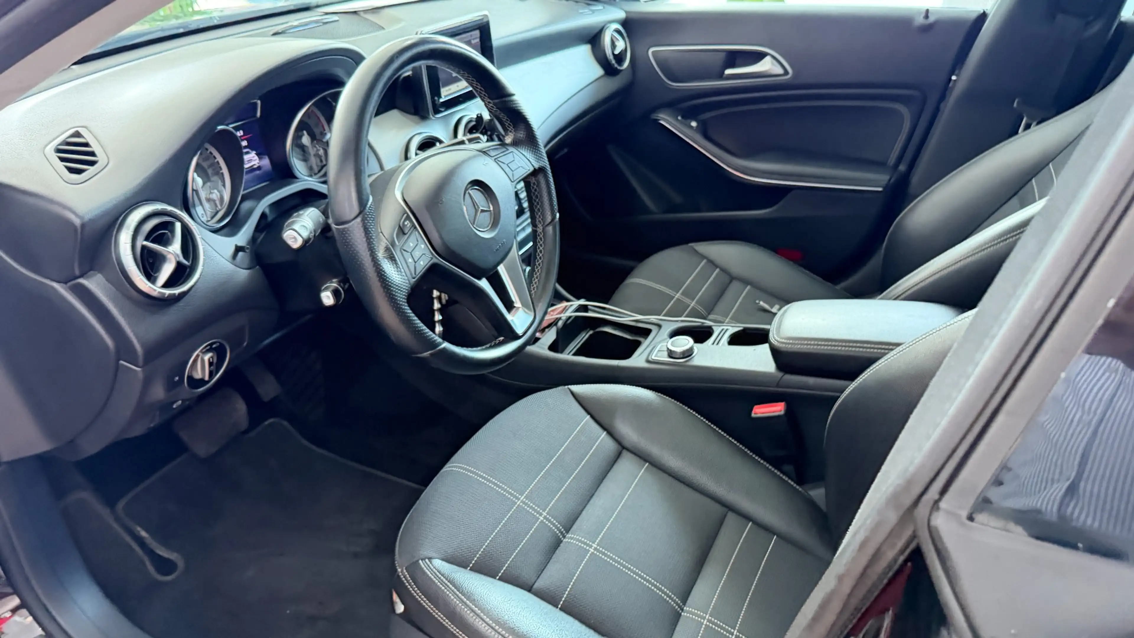 Mercedes-Benz CLA 220 CDI / d AMG LINE — photo 10