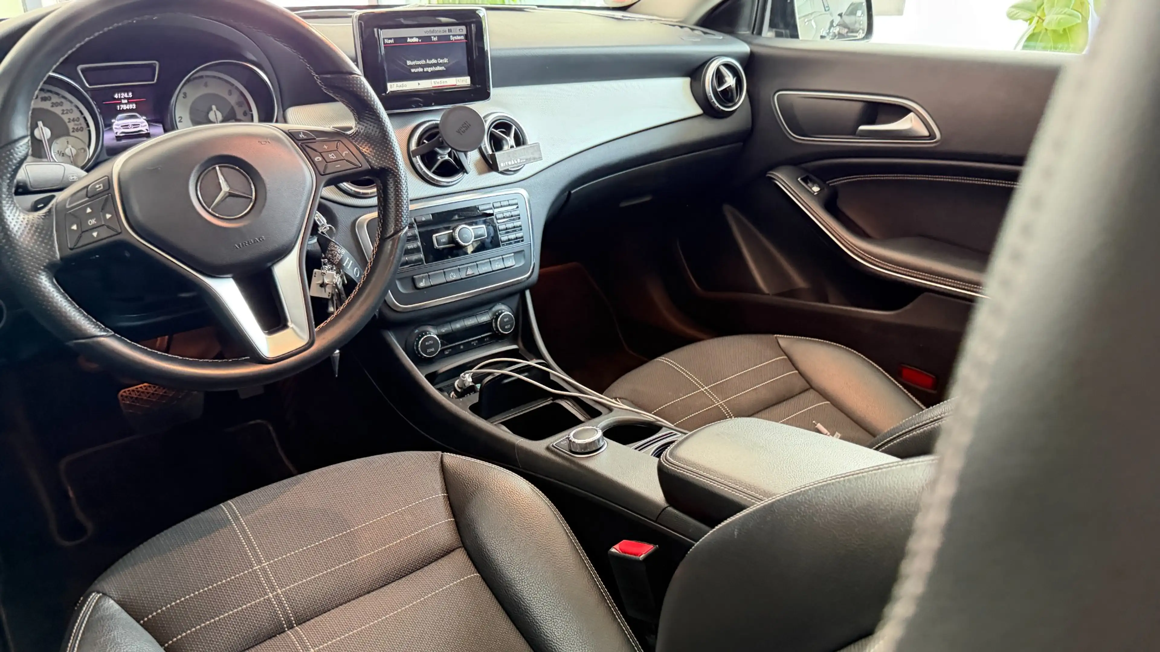 Mercedes-Benz CLA 220 CDI / d AMG LINE — photo 12