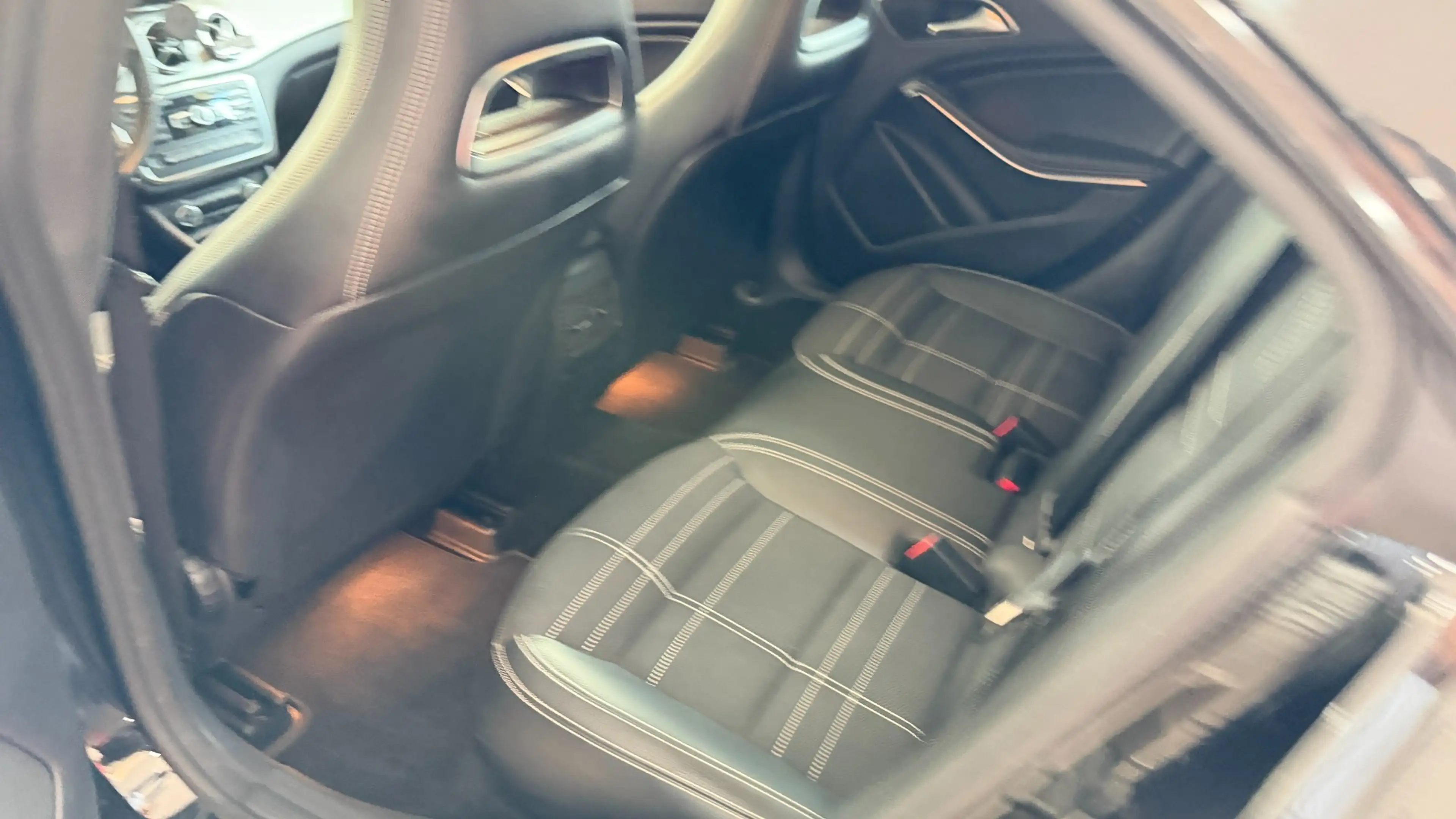 Mercedes-Benz CLA 220 CDI / d AMG LINE — photo 11