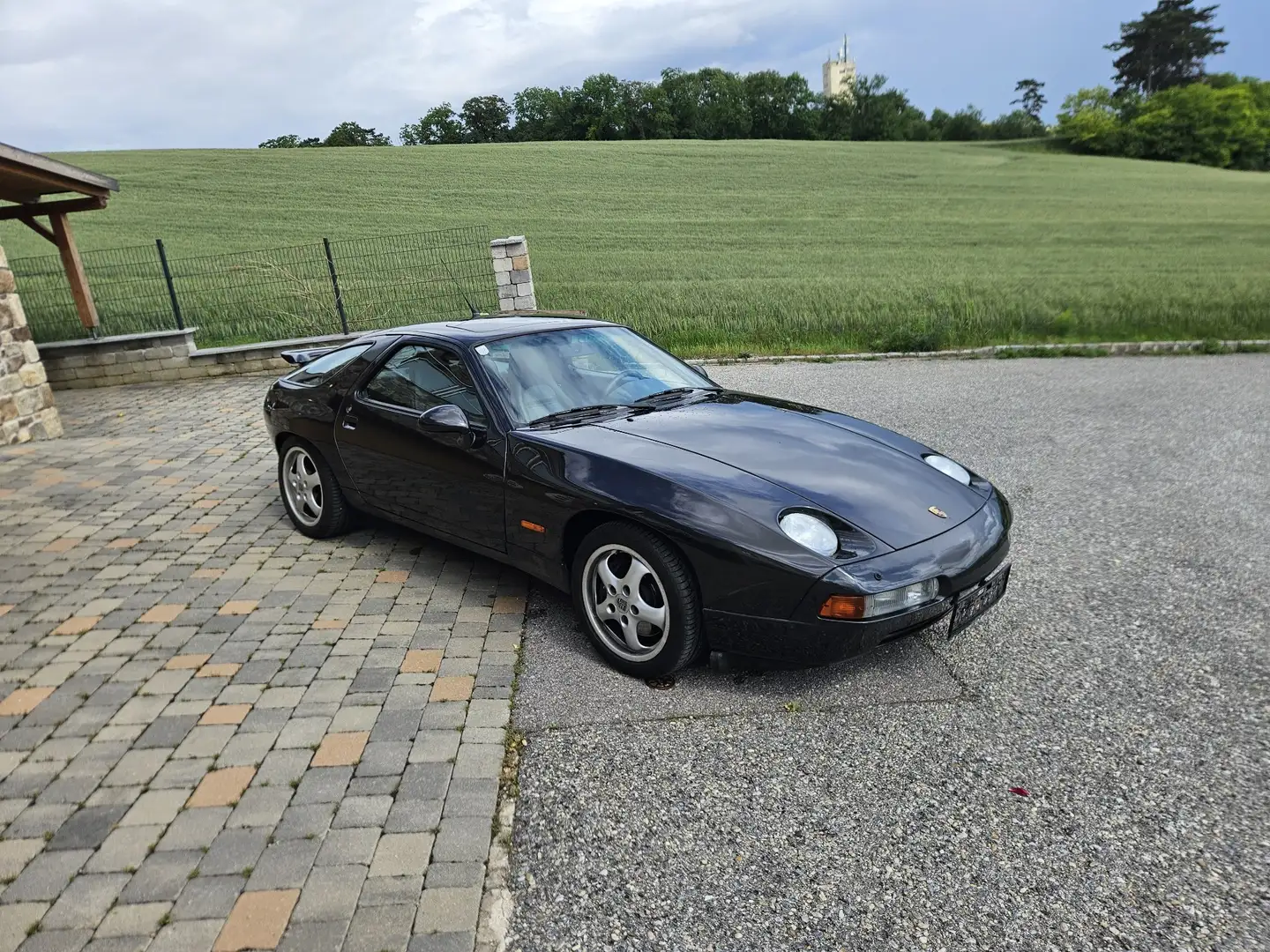 Porsche 928 GTS Automatik - 1