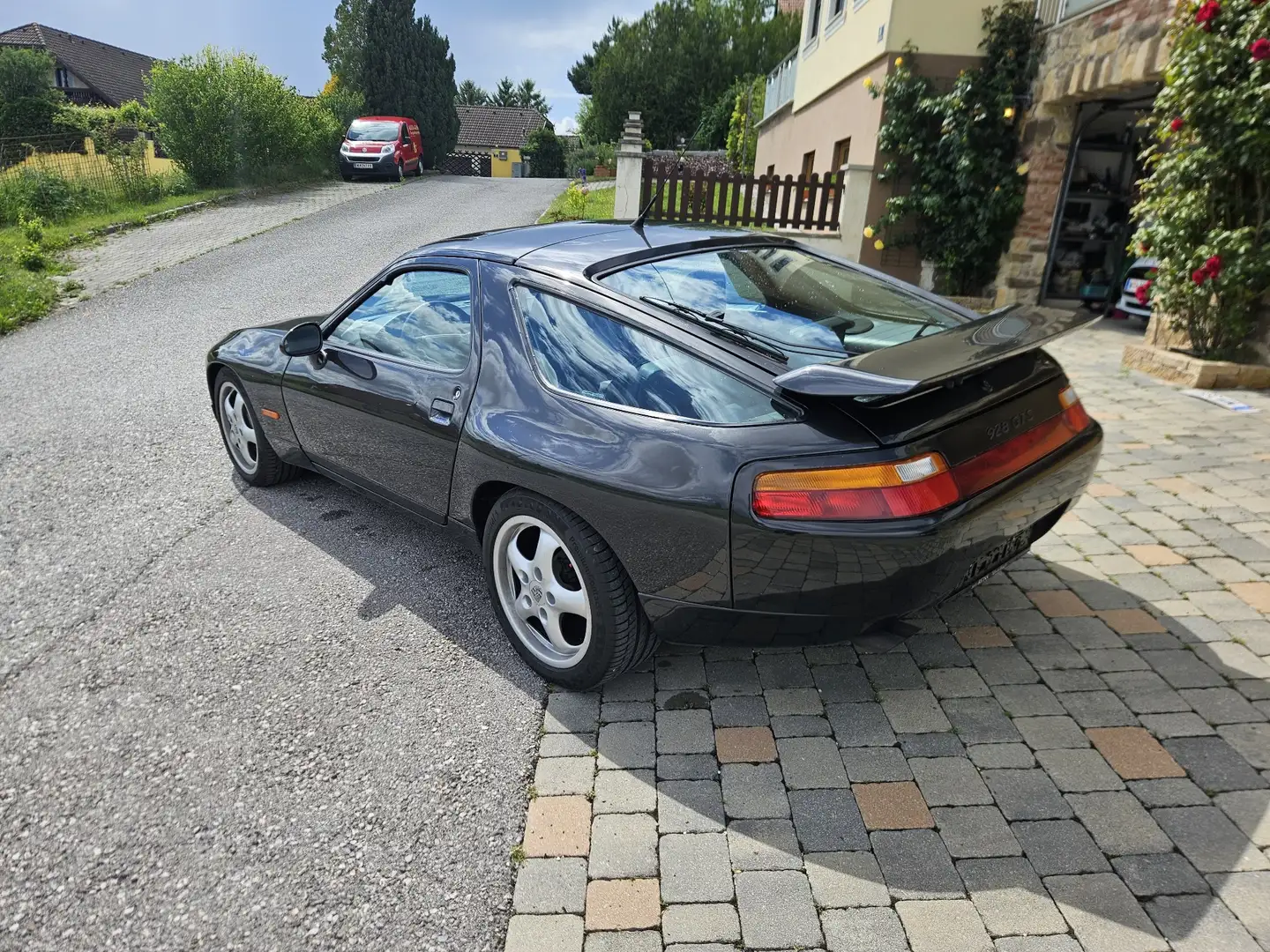 Porsche 928 GTS Automatik - 2