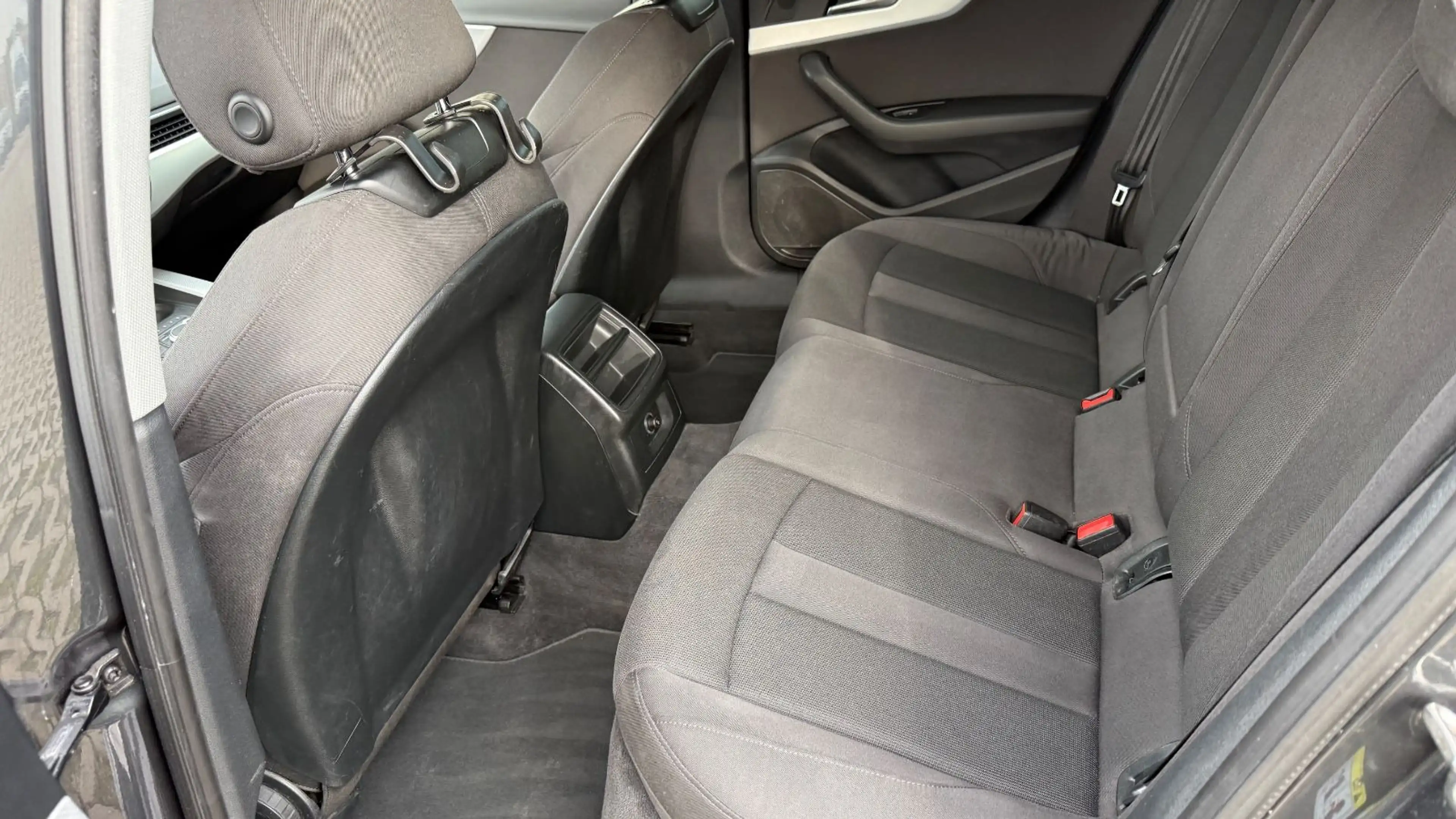 Audi A4 Avant 35 TDI sport TÜV INSP — photo 12