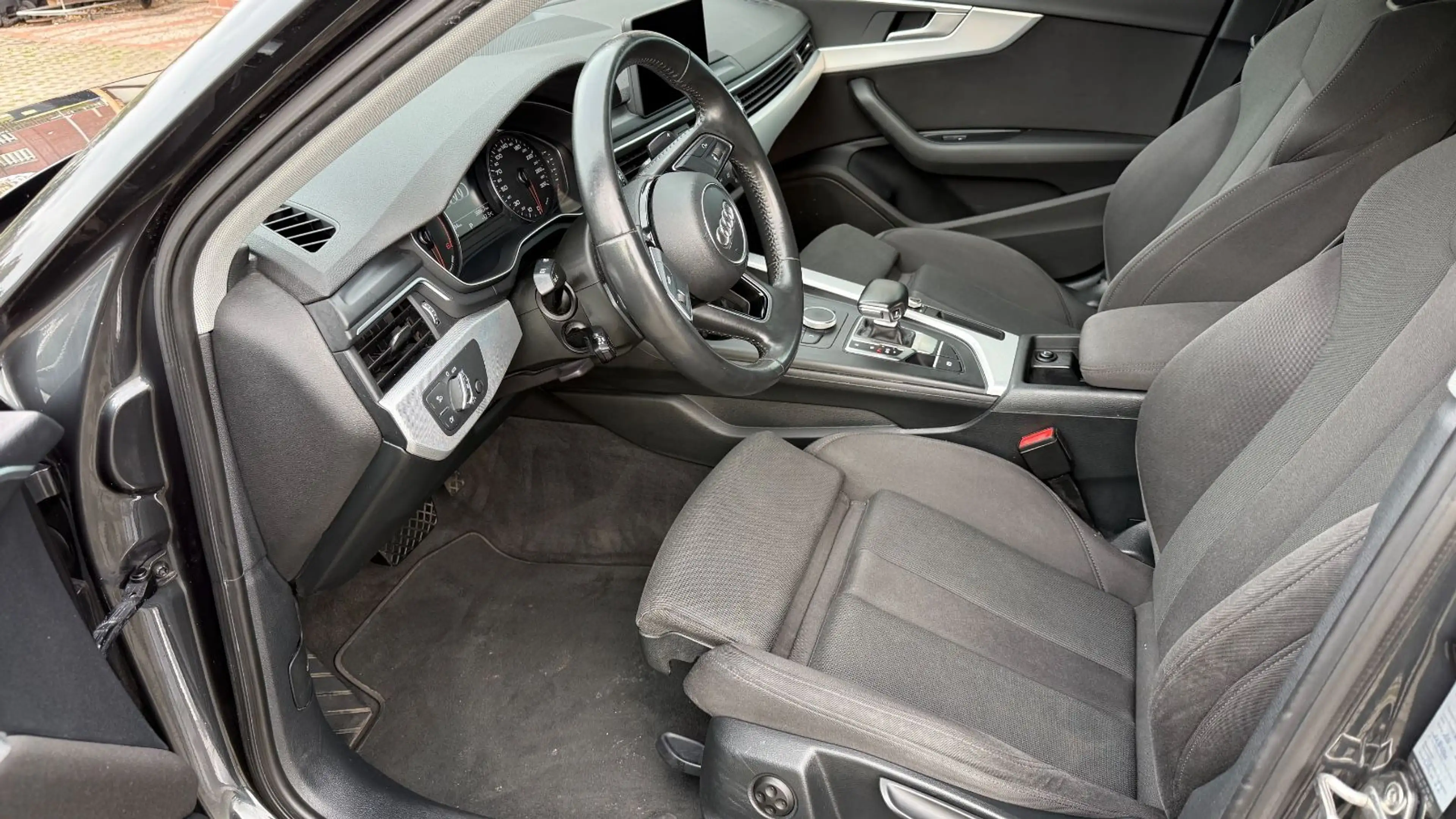 Audi A4 Avant 35 TDI sport TÜV INSP — photo 6