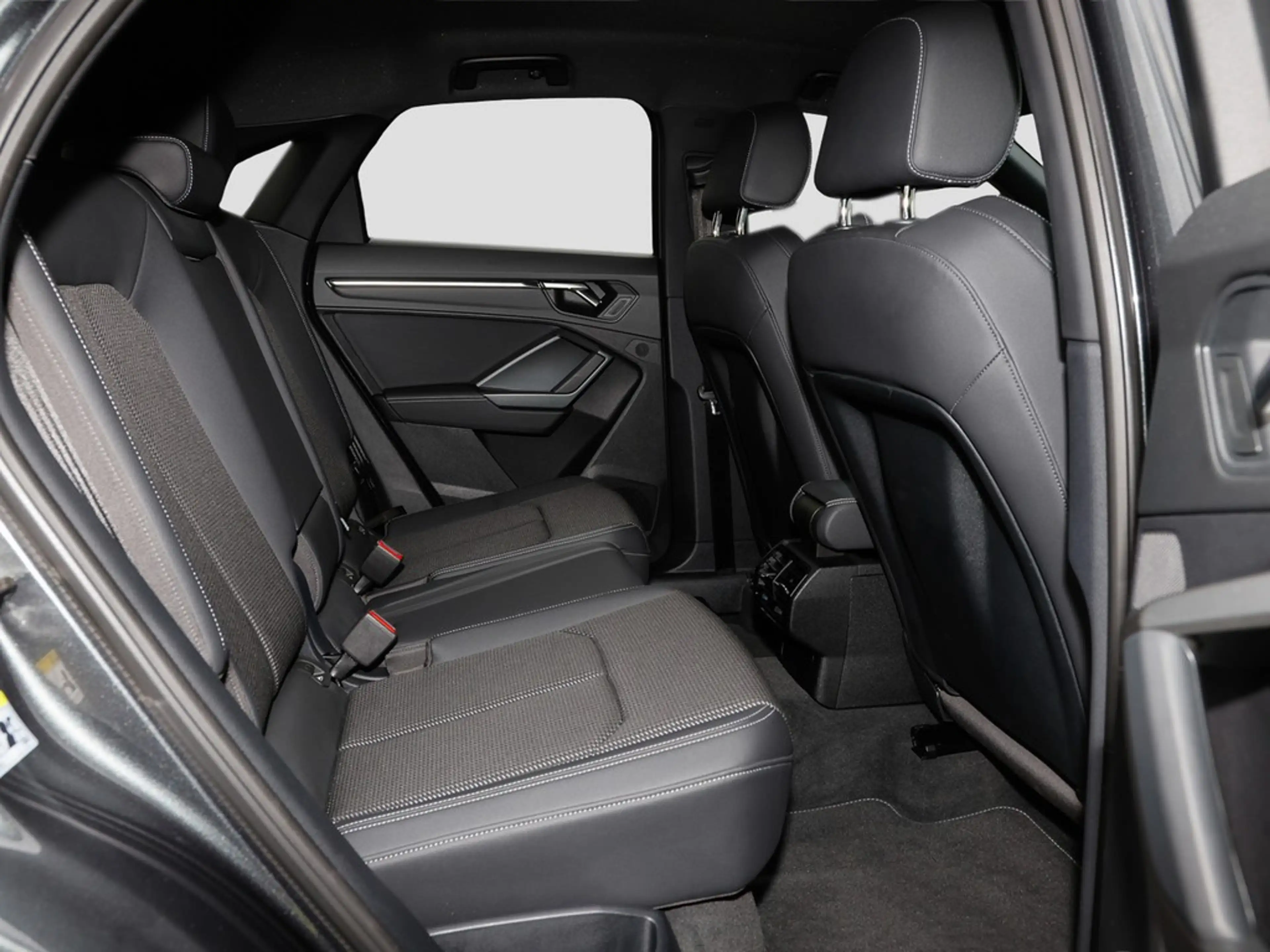 Audi Q3 Sportback 35 TDI S line Navi AHK Kamera PDC+ — photo 11