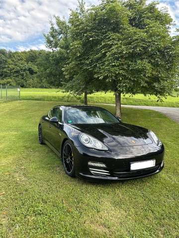 Imagine Porsche Panamera 4 S