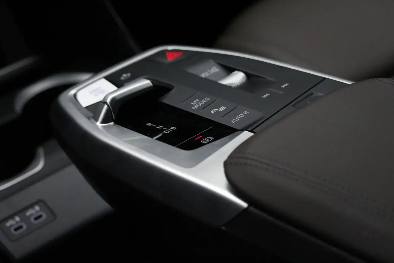 BMW IX2 EDRIVE20 M SPORT 204CH