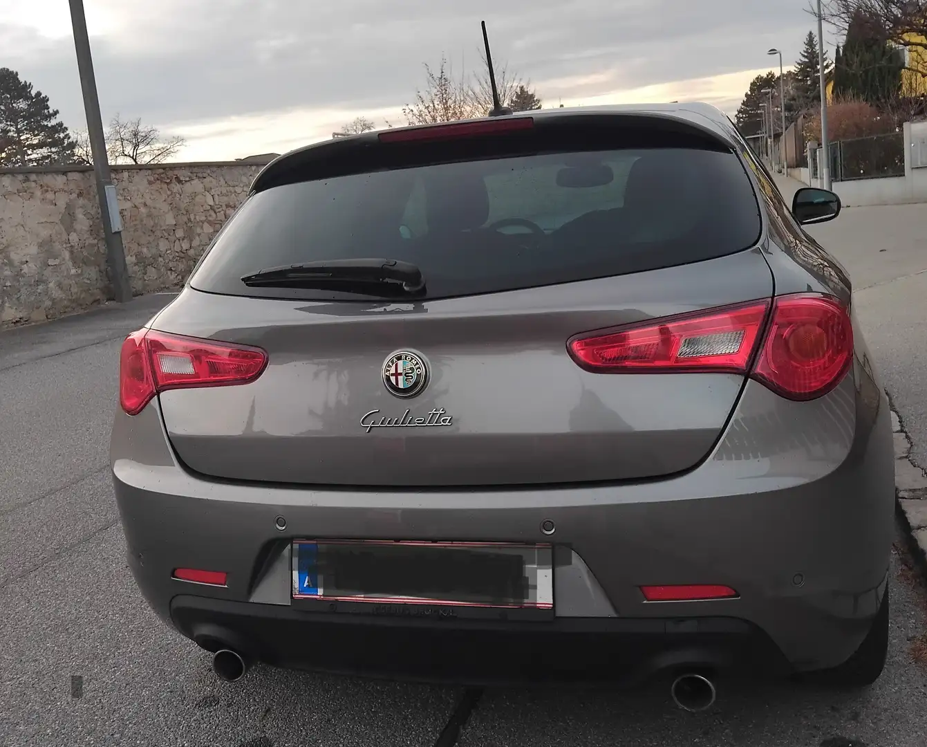 Alfa Romeo Giulietta Distinctive 2,0 JTDM-2 Grau - 2