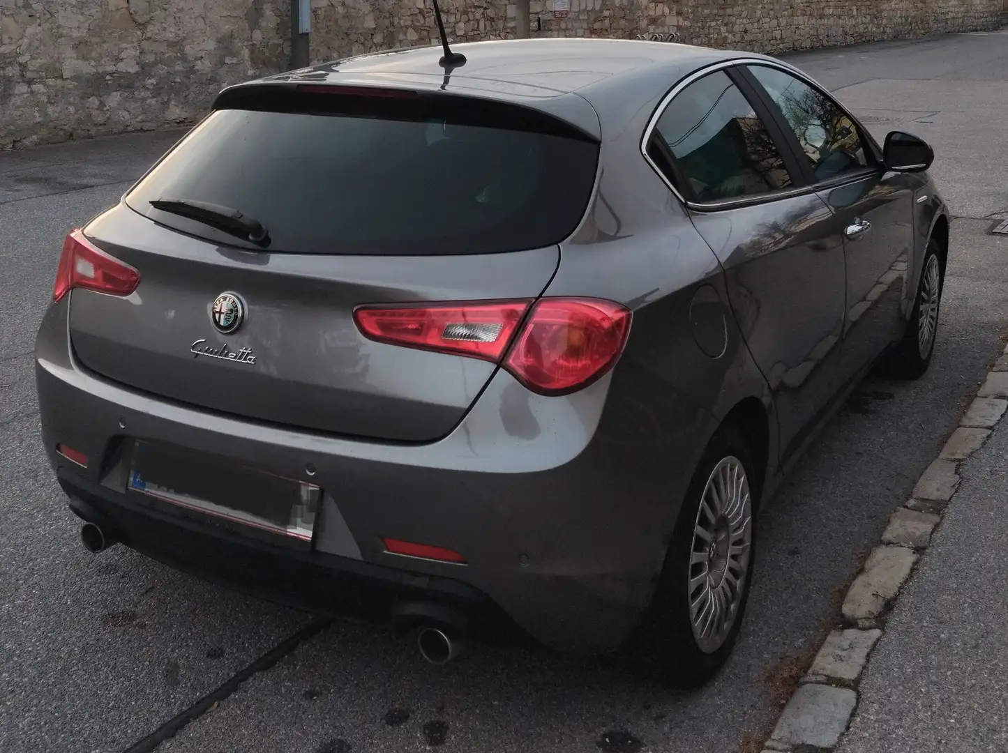 Alfa Romeo Giulietta Distinctive 2,0 JTDM-2 Grau - 1