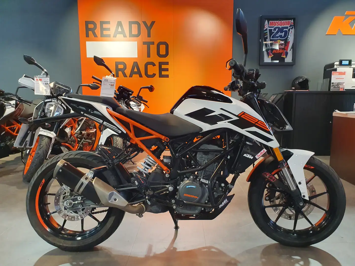 KTM 125 Duke Blanco - 1