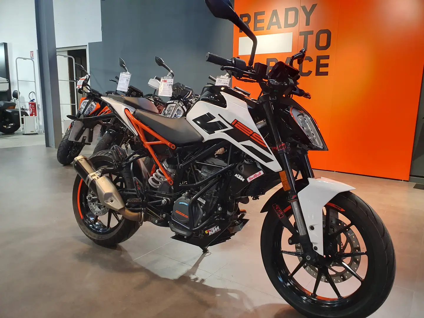KTM 125 Duke Blanco - 2