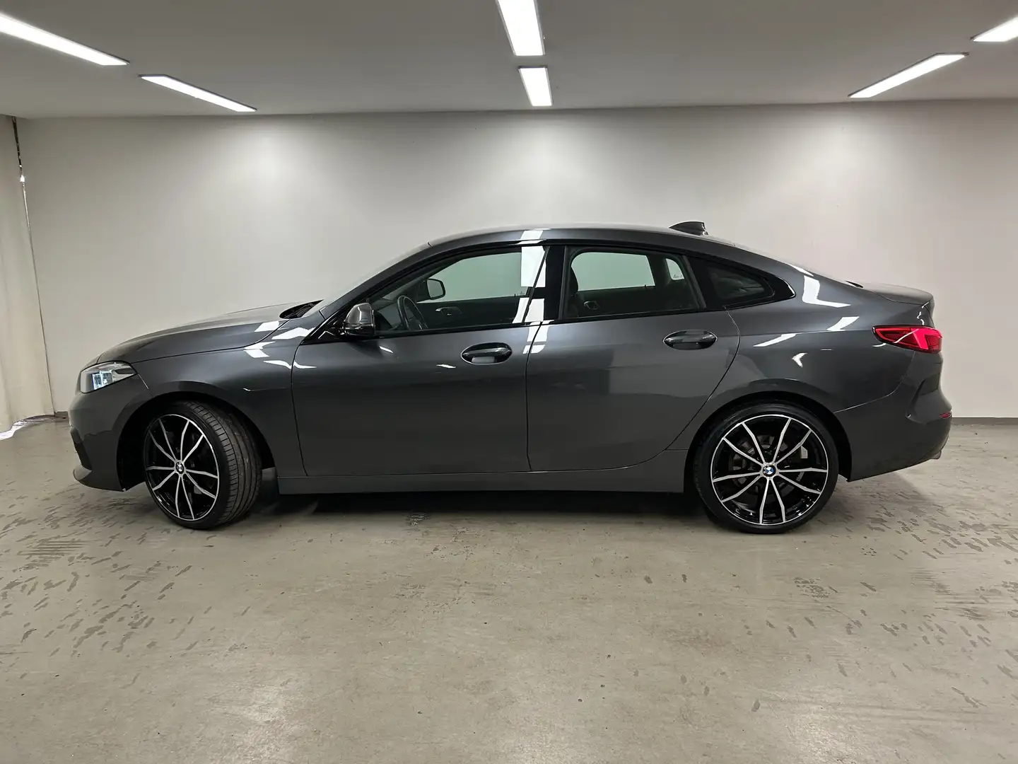 BMW 218 i Gran Coupé Sport Line HiFi DAB LED WLAN PDC Grijs - 2