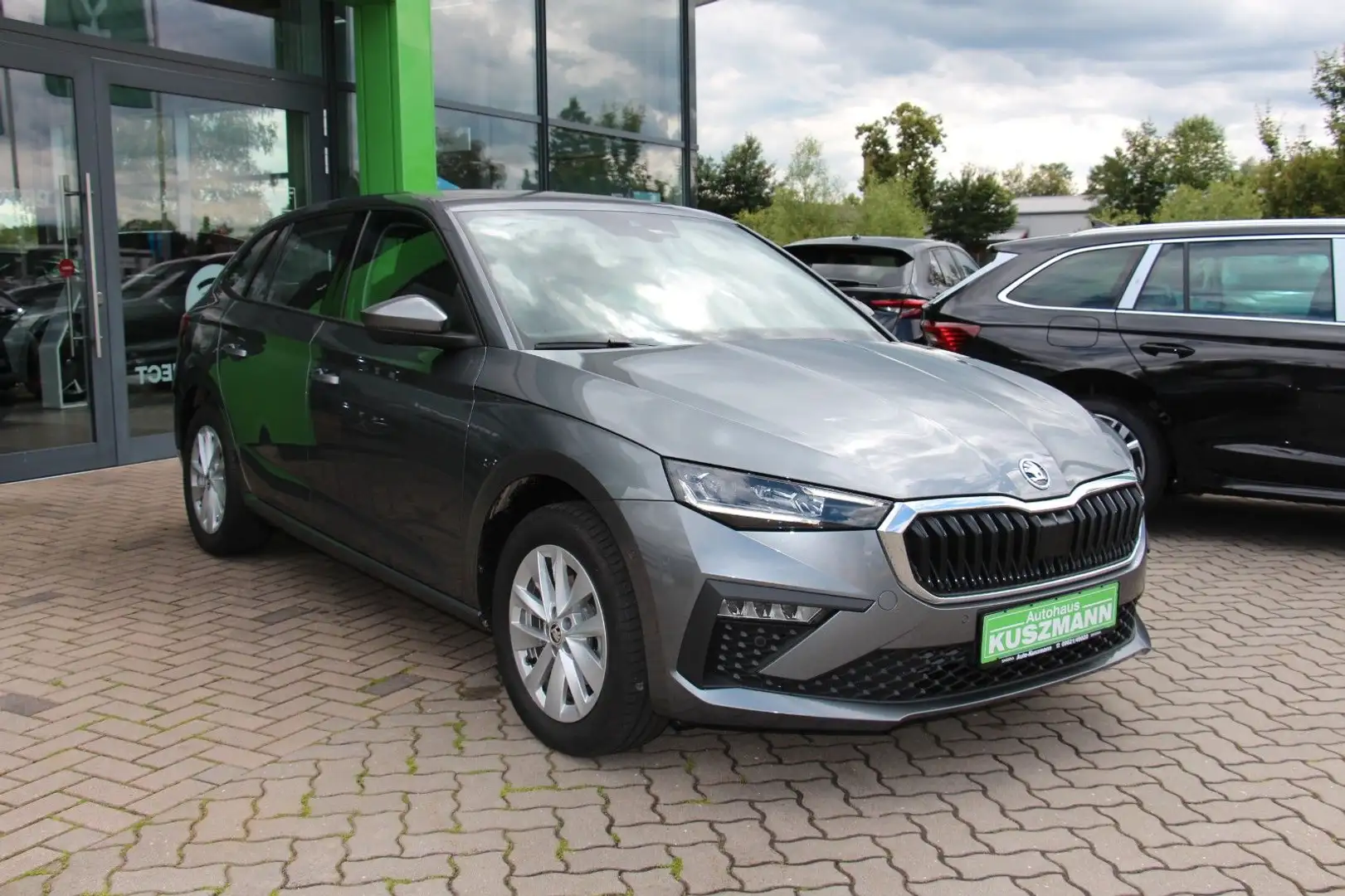 Skoda Scala Selection Automatic / Navi / Komfortpaket Grau - 2