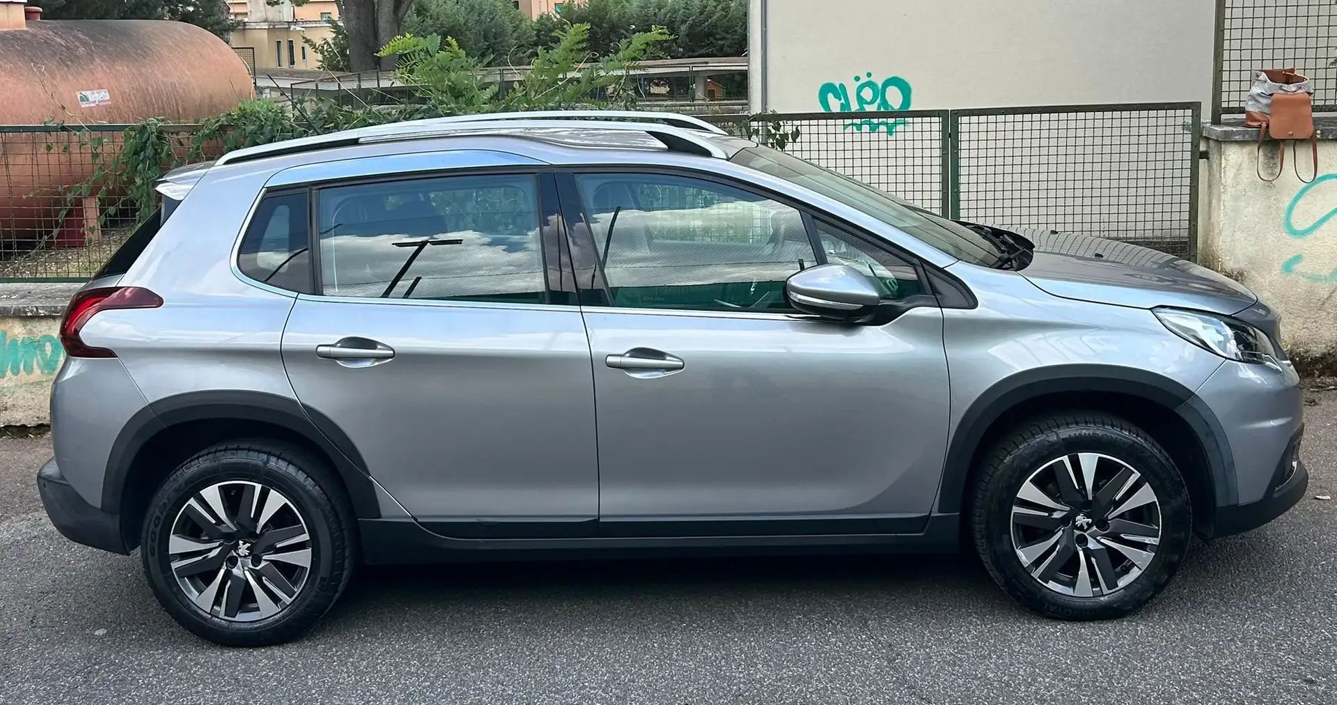 Peugeot 2008 2008 1.2 puretech Allure s Argento - 1