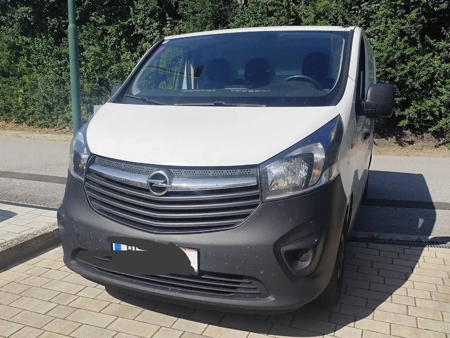 Opel Vivaro Weiß - 1