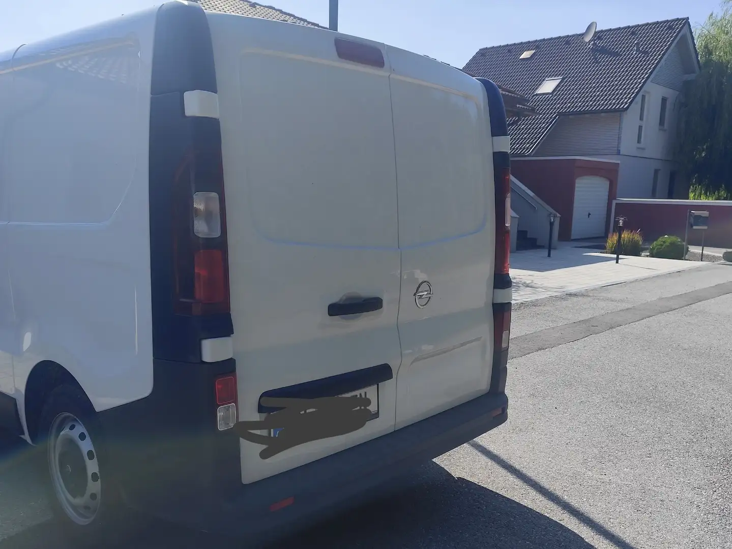 Opel Vivaro Weiß - 2