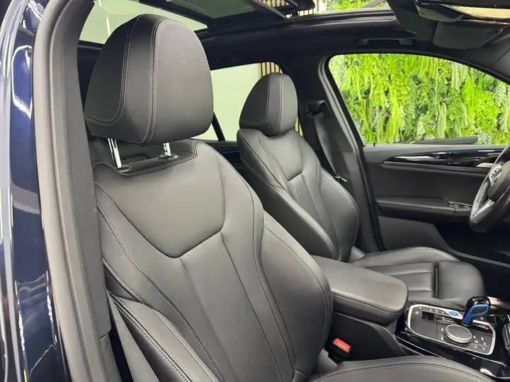 BMW IX3 2022, foto 47