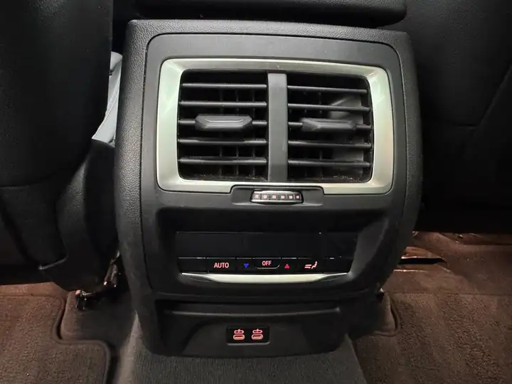 BMW IX3 2022, foto 37