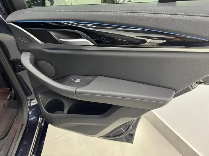 BMW IX3 2022, foto 42