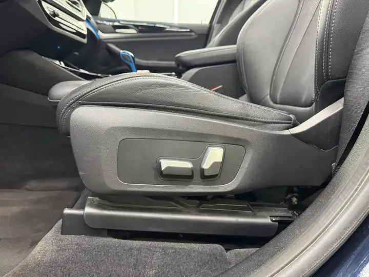 BMW IX3 2022, foto 14