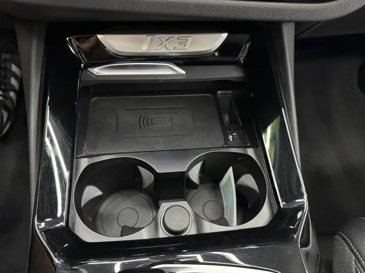 BMW IX3 2022, foto 31