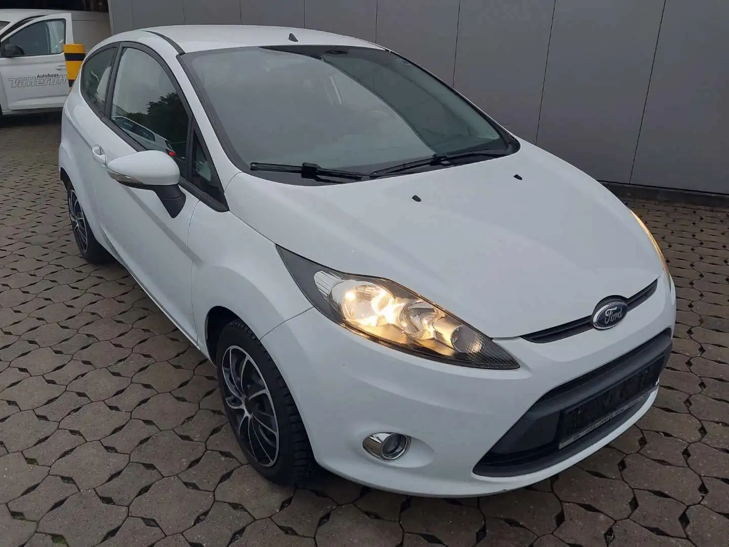 Ford Fiesta 1.25 Trend 12 Monaten gebraucht Garantie Weiß - 2