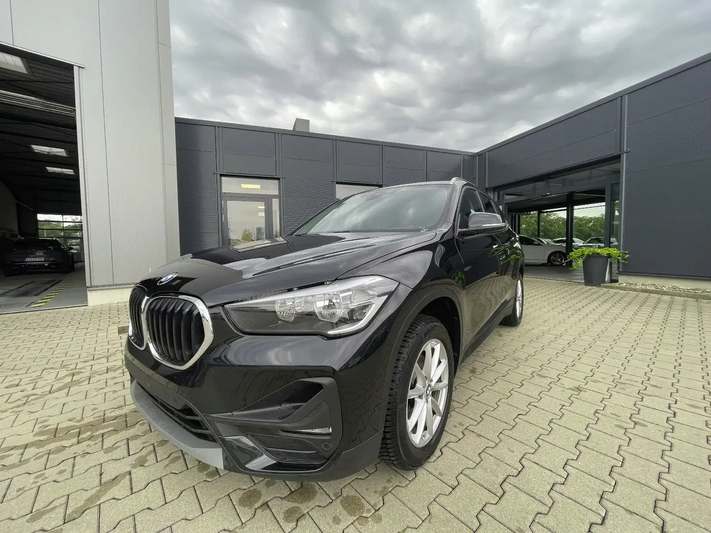 BMW X1 sDrive 18 i Advantage Steptronic Business Noir - 1