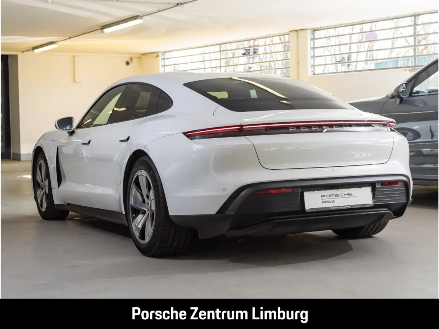 Porsche Taycan Performancebatterie+ Rückkamera 19-Zoll Weiß - 2
