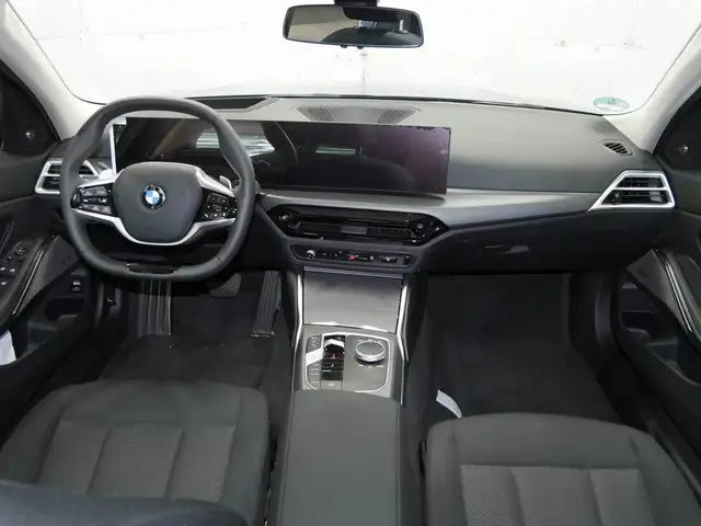 BMW 3 Series view 7
