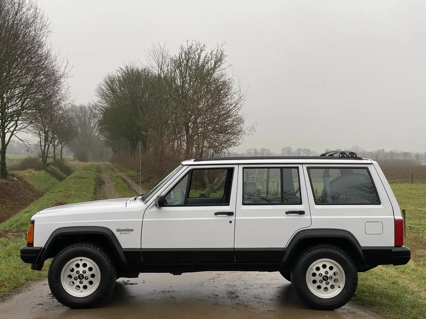 Jeep Cherokee XJ 4.0i SPORT Blanc - 2