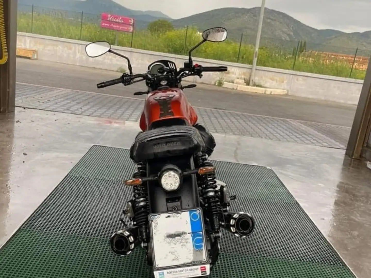 Moto Guzzi V 7 Arancione - 2