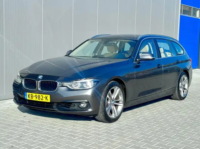 BMW 318 3-serie Touring 318i Centennial High Executive