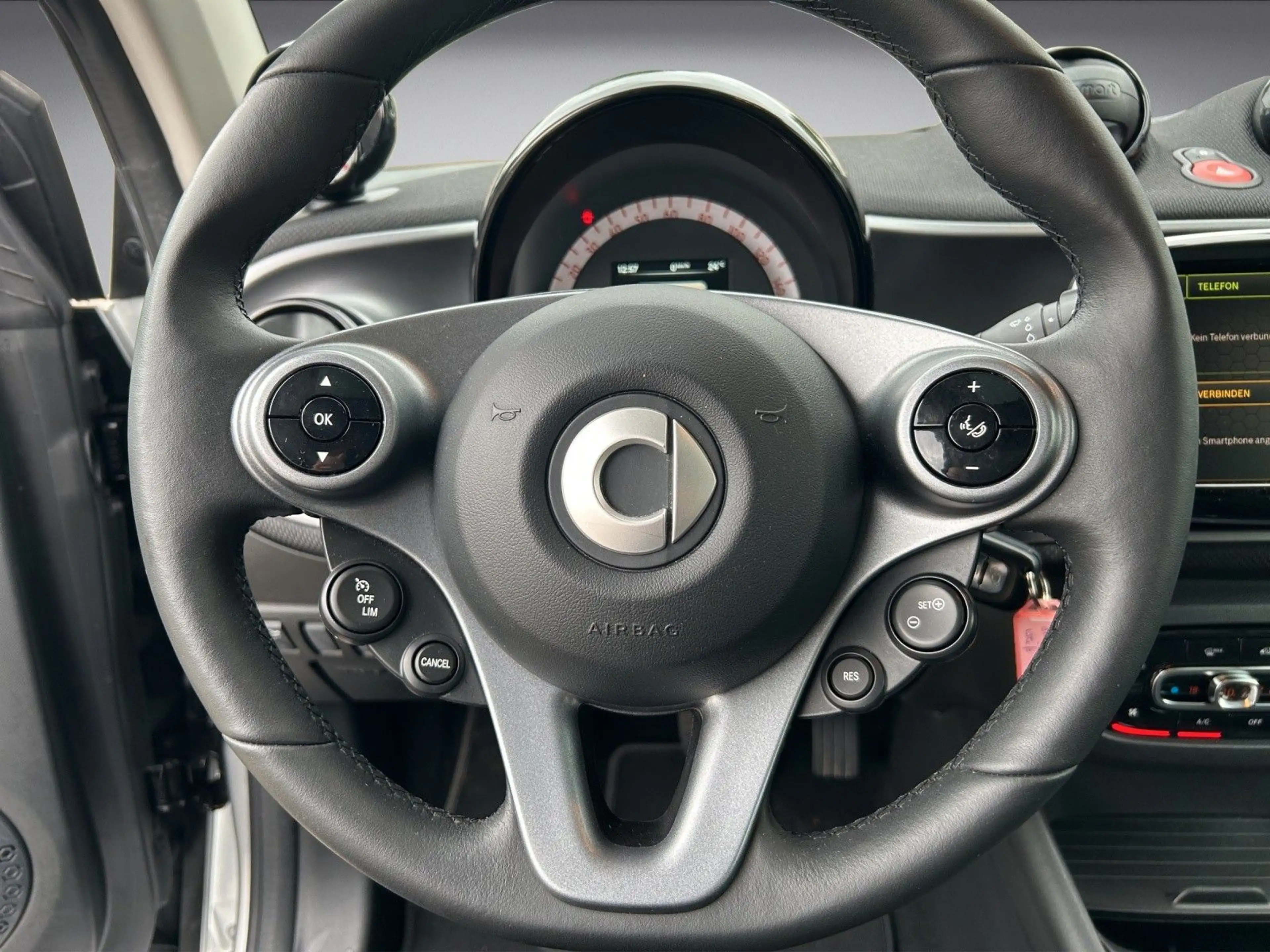 smart forTwo EQ fortwo*22 kW-LADER*PANORAMADACH*LED*KAM — photo 5