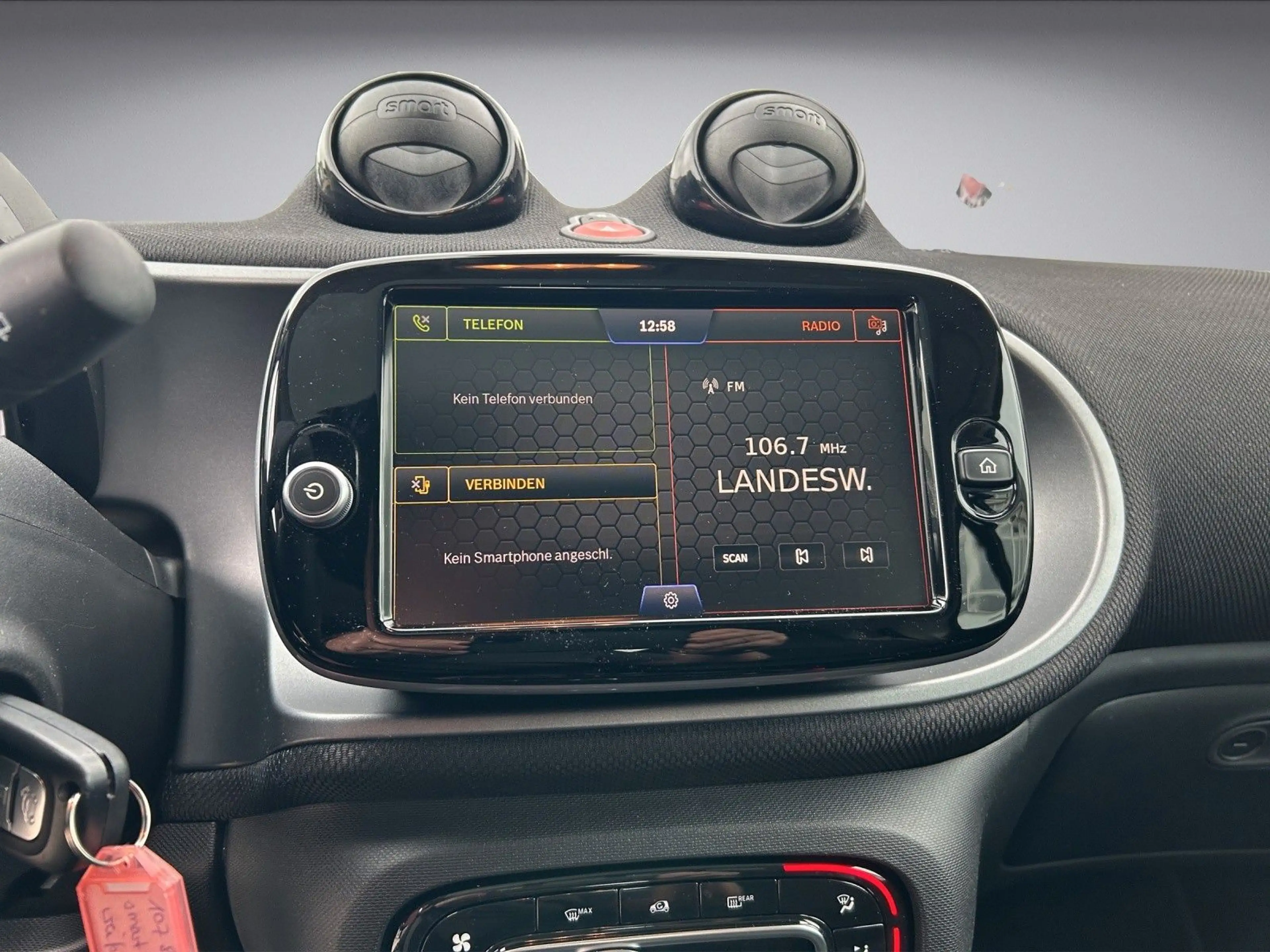 smart forTwo EQ fortwo*22 kW-LADER*PANORAMADACH*LED*KAM — photo 10