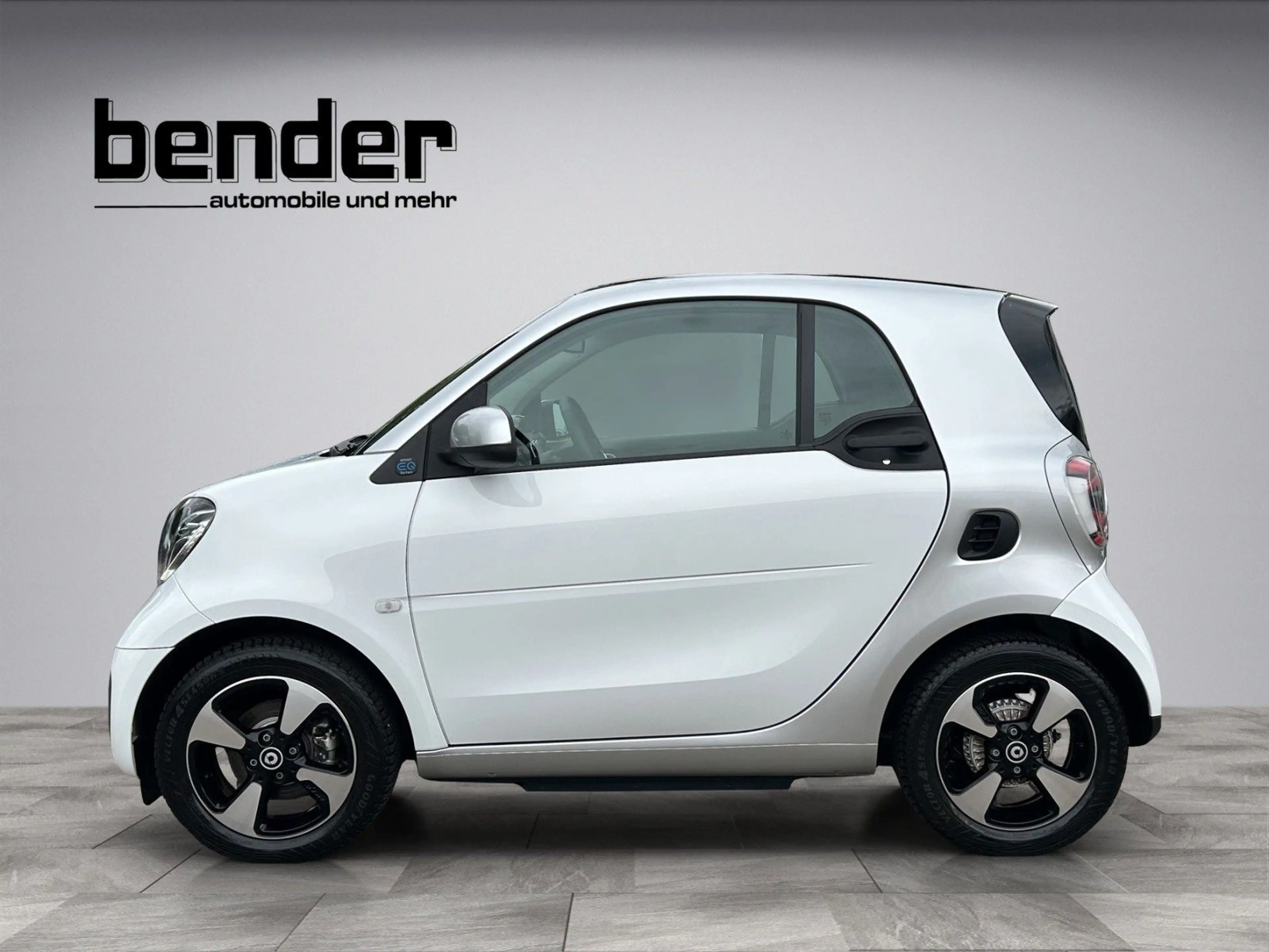 smart forTwo EQ fortwo*22 kW-LADER*PANORAMADACH*LED*KAM — photo 2
