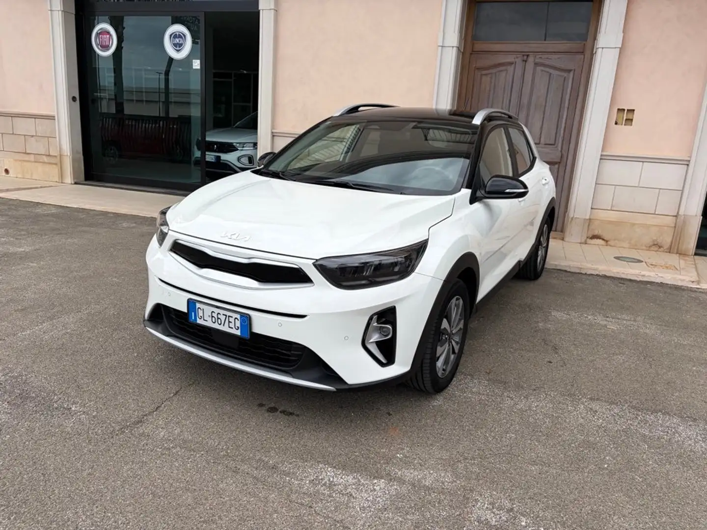 Kia Stonic Stonic 1.2 dpi Style s/Design Pack 84cv Blanc - 2