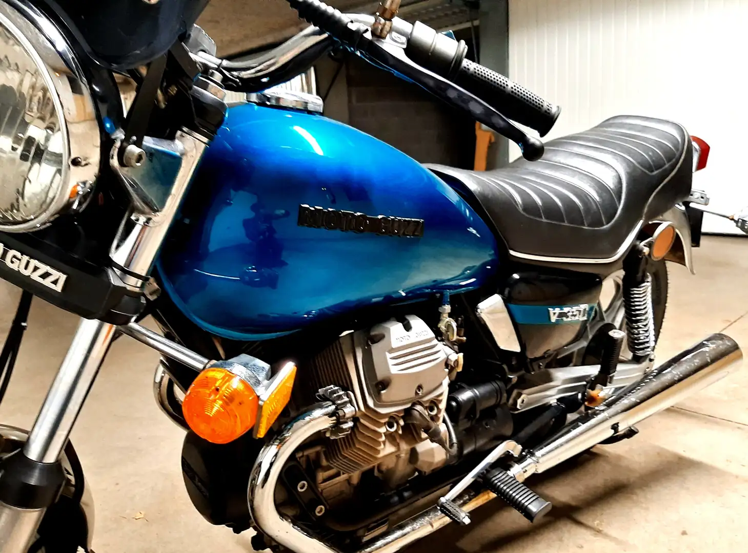 Moto Guzzi V 35 Custom Vert - 2