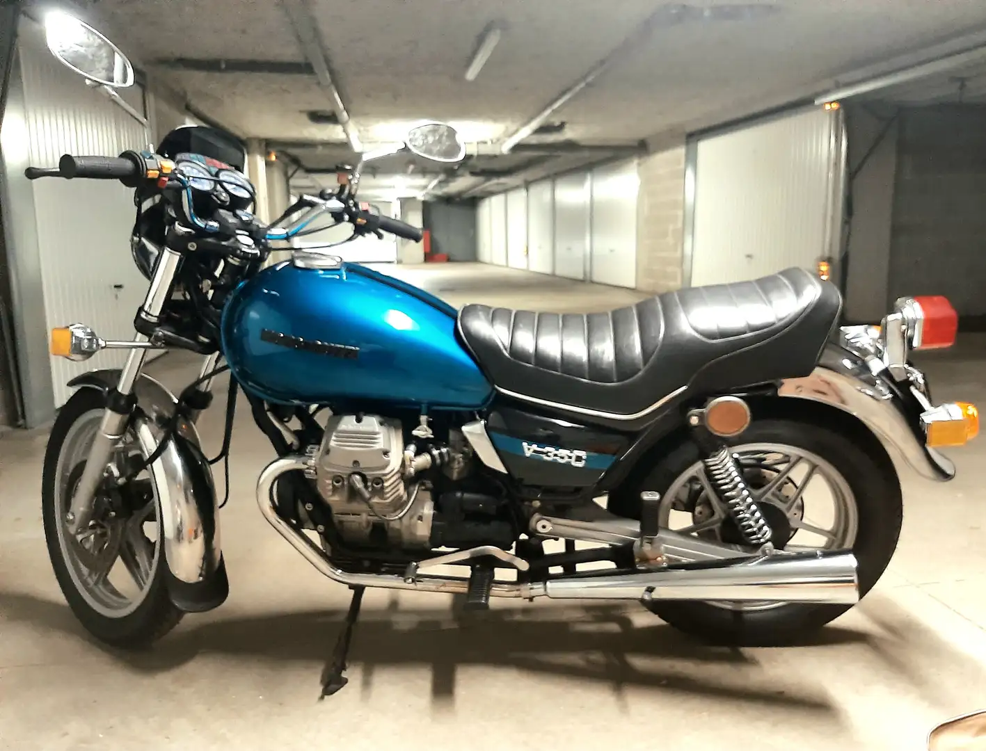 Moto Guzzi V 35 Custom Vert - 1