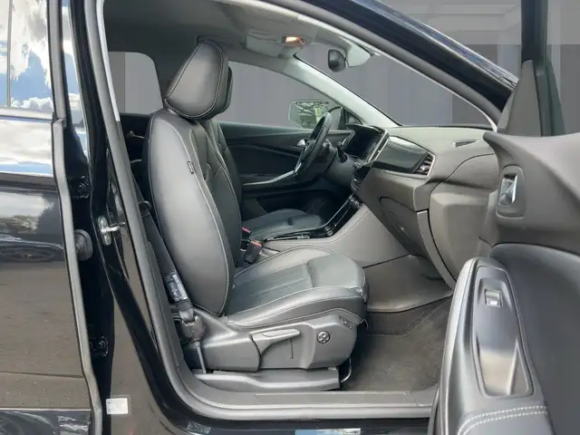 Opel Grandland view 8