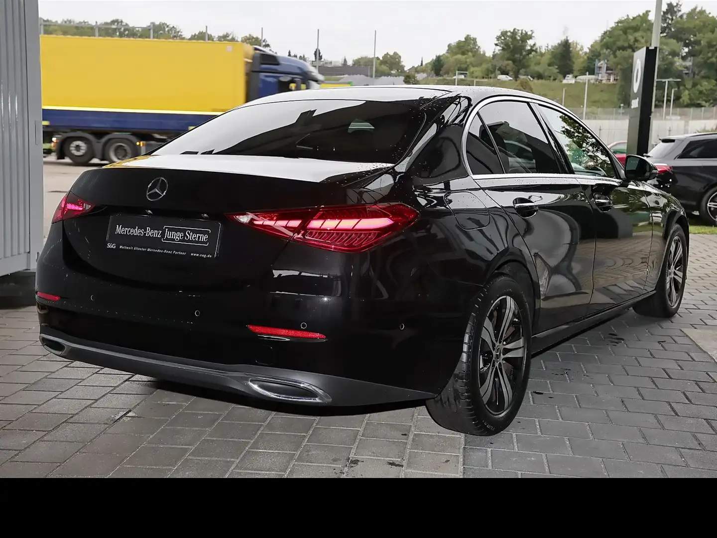 Mercedes-Benz C 180 TOTWINKEL+DISTRONIC+CARPLAY+360°+KEYLESS Schwarz - 2