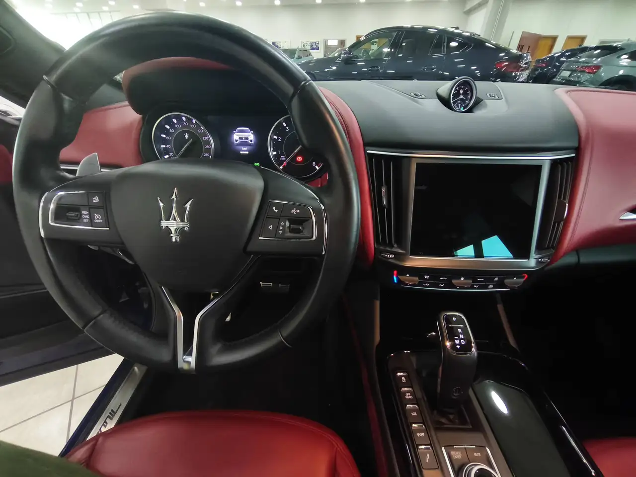 Maserati Levante 2023 — фото 11