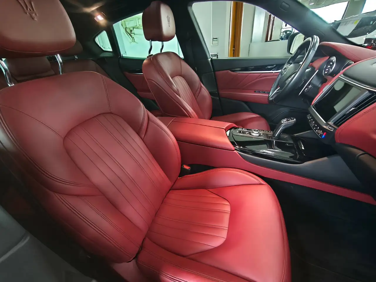 Maserati Levante 2023 — фото 14